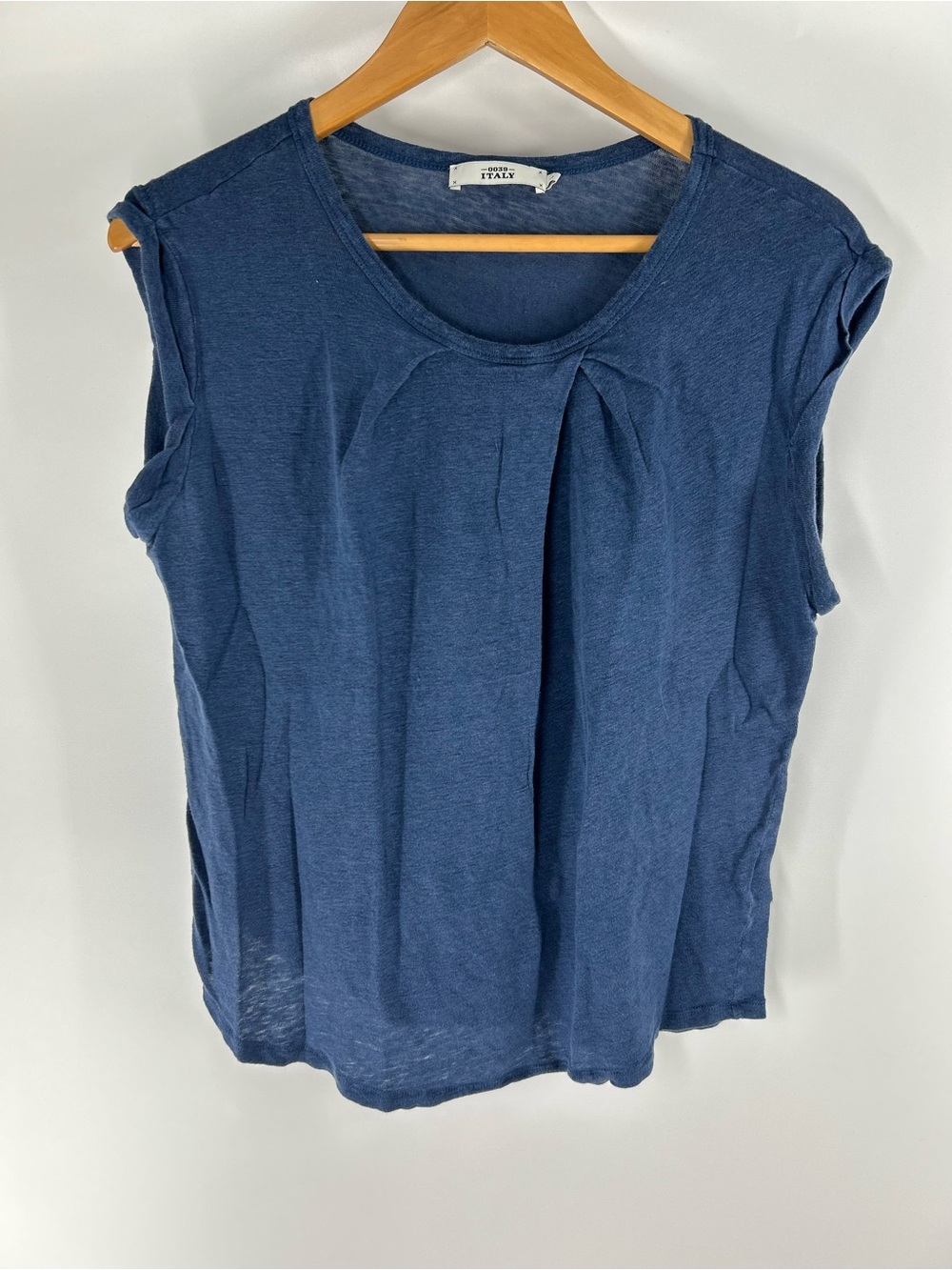 0039 Italy Linen Sleeveless Navy Pleated Front Tank Top